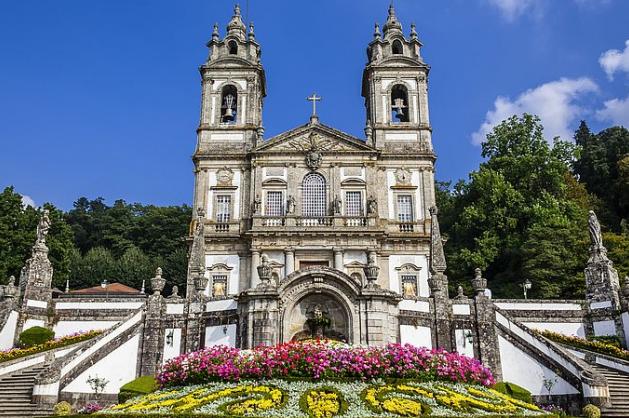 Bom Jesus do Monte v portugalské Braze krášlí okrasné záhony