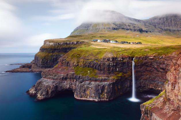 Vodopád Múlafossur na Faerských ostrovech