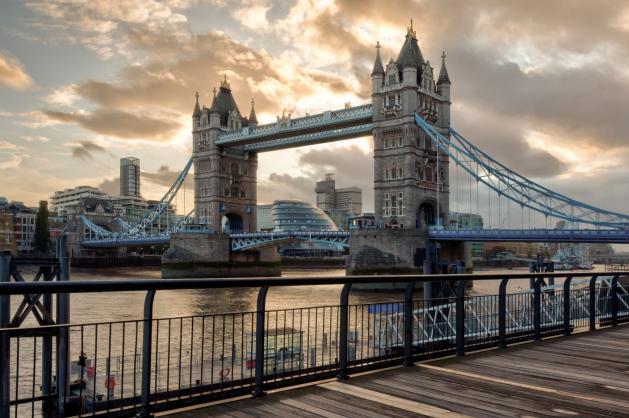 Tower Bridge v Anglii