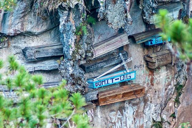 Skalní pohřebiště v Tana Toraja