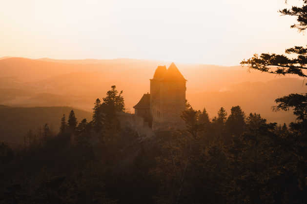 Západ slunce na hradě Kašperk