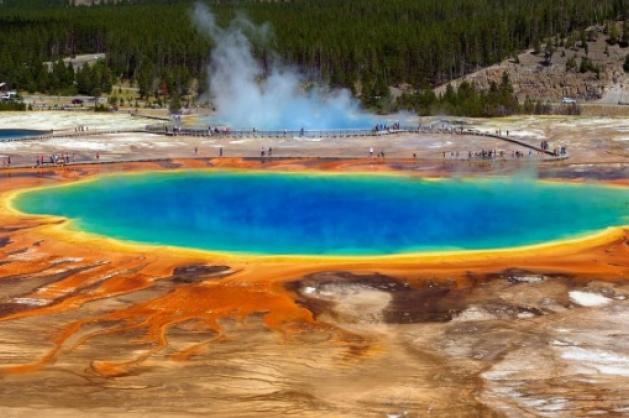 Jezírko The Grand Prismatic Spring ve Wyomingu