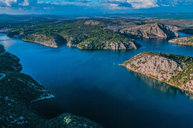 Prokljanské jezero v Chorvatsku.