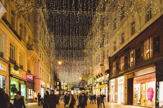 Osvětlená ulice Graben