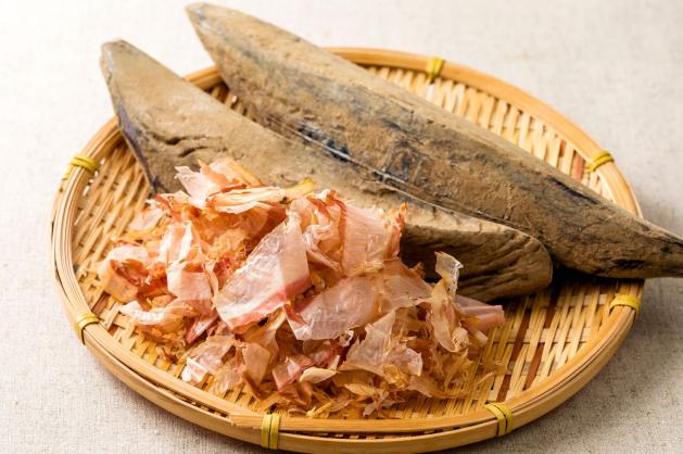 Katsuobushi na talíři