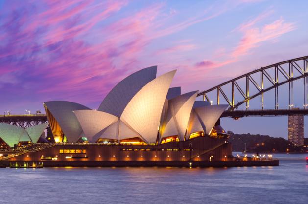 Sydney opera při setmění