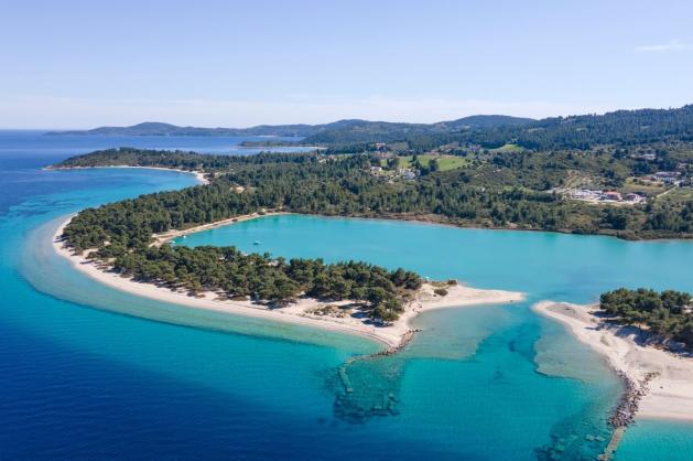 Pohled na pláž Glarokavos Lagoon Beach
