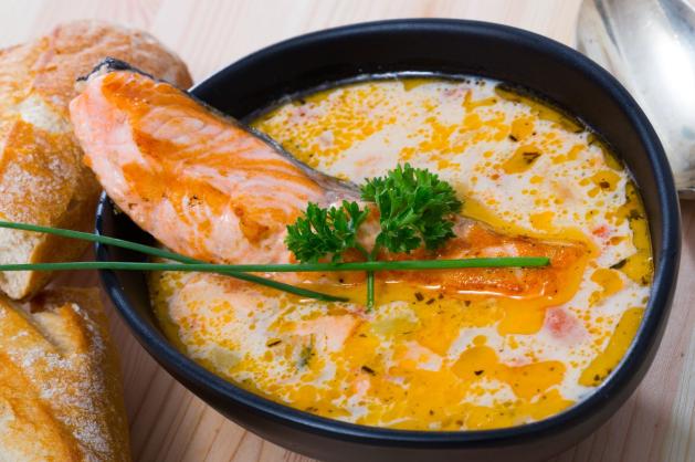 Miska norské rybí polévky s lososem 