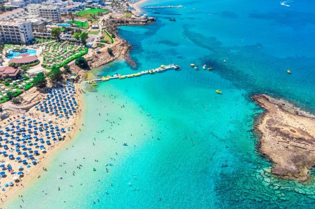 Letecký pohled na pláž Fig Tree Bay 