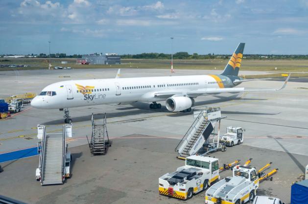 Letadlo společnost Skyline Express Airlines