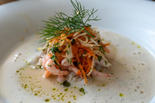 Rybí polévka s krevetami a zeleninou