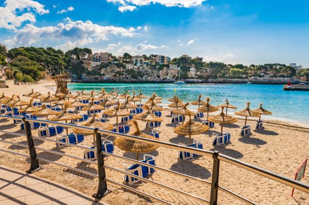 Městská pláž Platja de Porto Cristo v srdci letoviska
