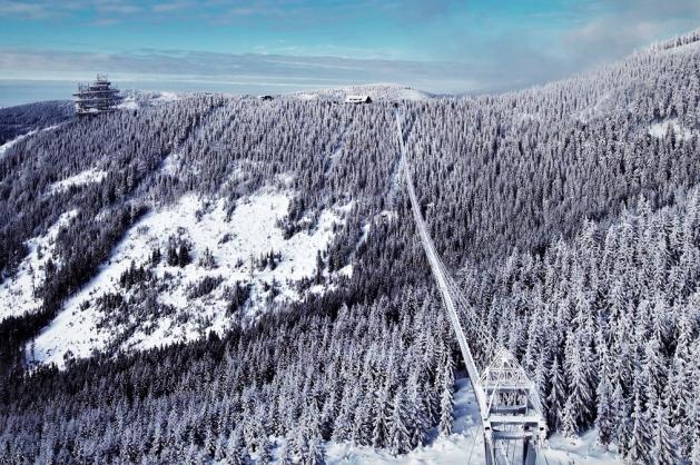 Zimní pohled na Sky Bridge 721