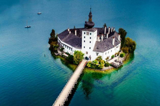 Jezero Traunsee v Rakousku