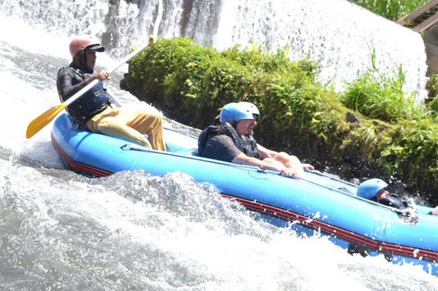 Trochu adrenalinu na peřejích na Bali