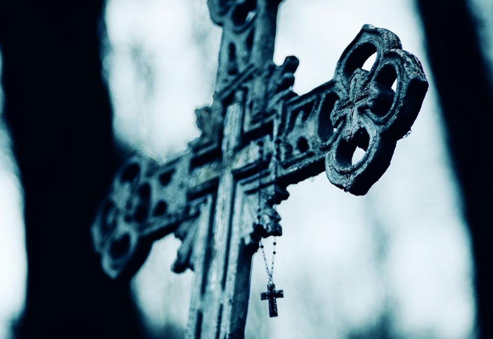 Kříž na hřbitově