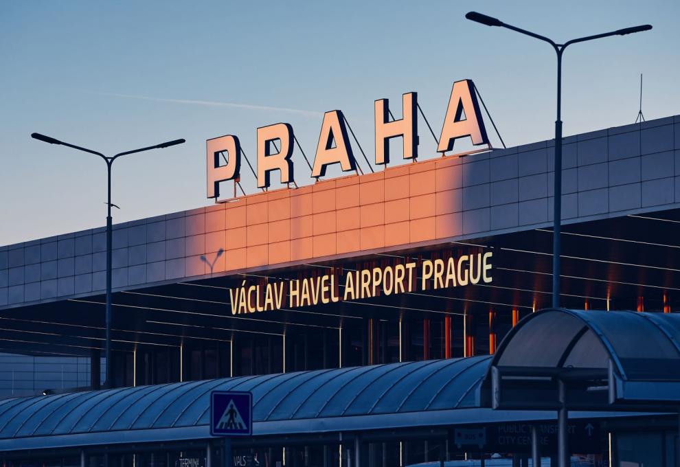 Pohled na vstupní halu letiště Václava Havla