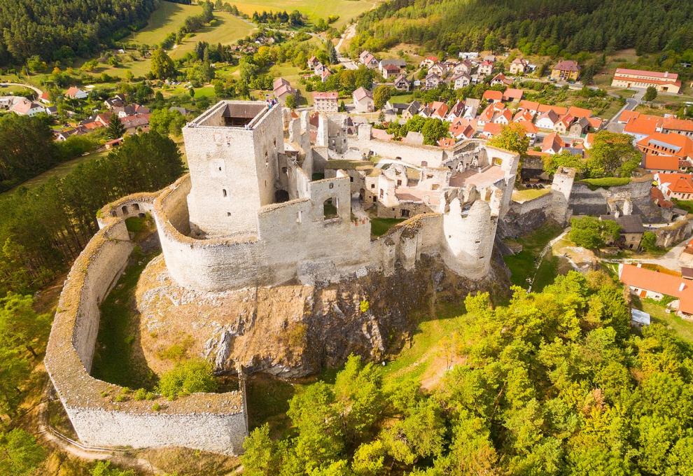 Jaký je nejstarší hrad v České republice?