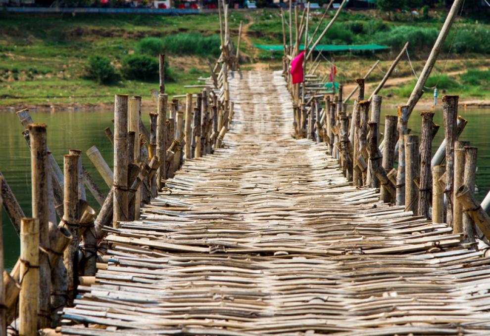 bambusový most v Kambodži