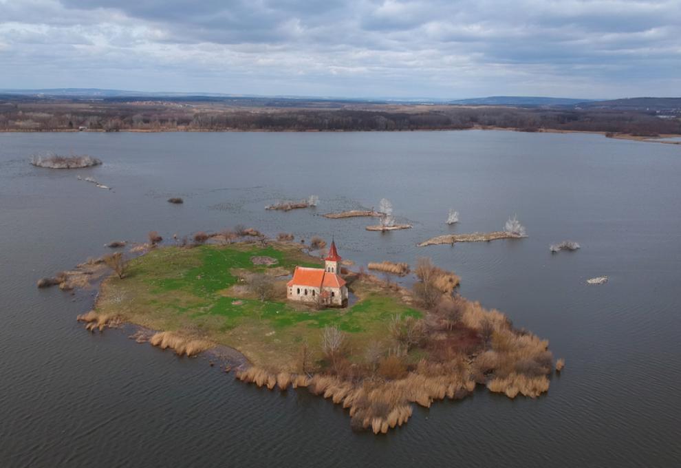 ostrovní kostel sv. Linharta