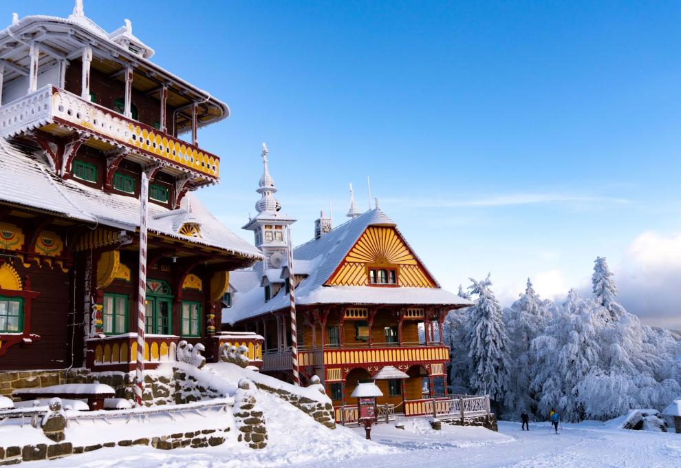 Barevné budovy na Pustevnách 