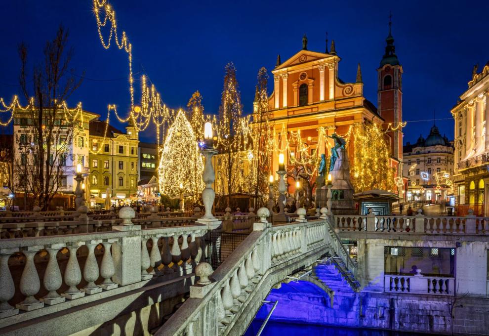 Osvětlené staré centrum Lublaně 