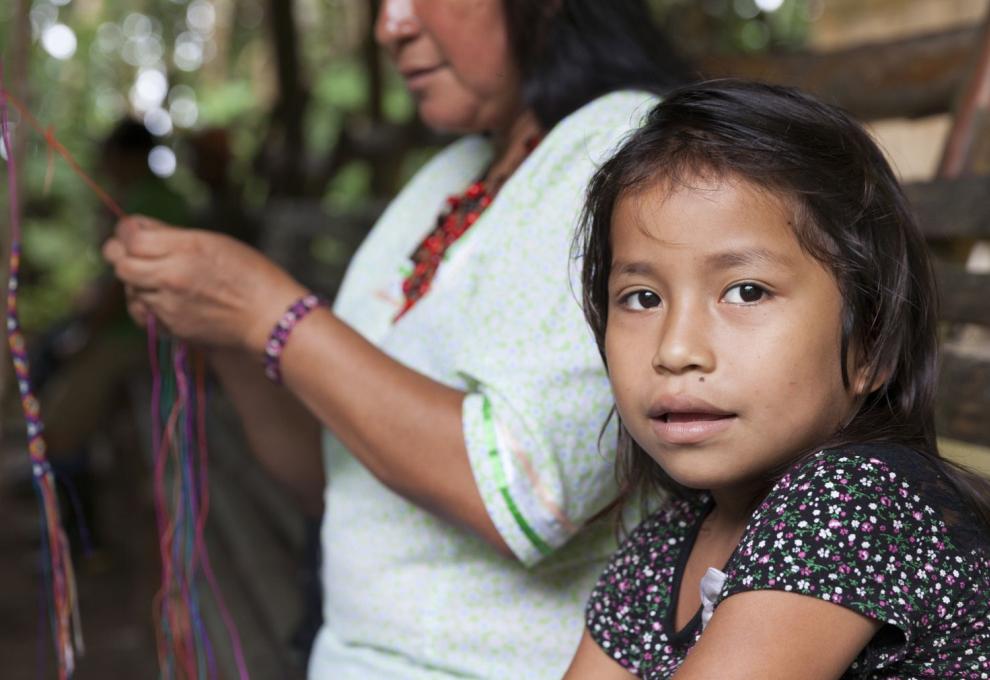 Malá holčička v Amazonii