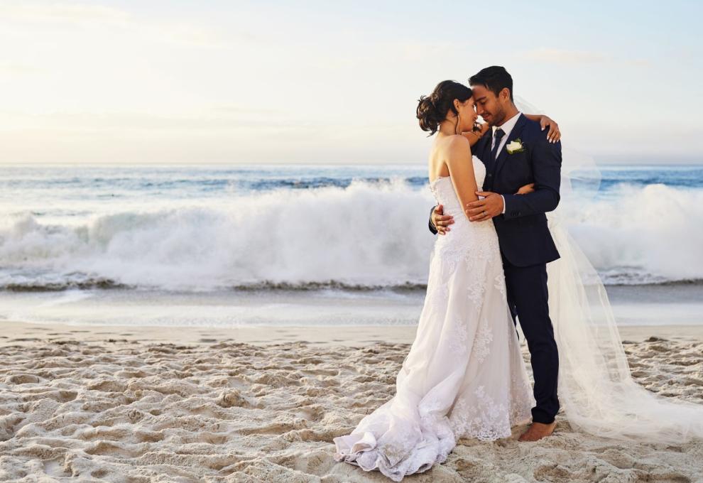 Svatební pár u moře