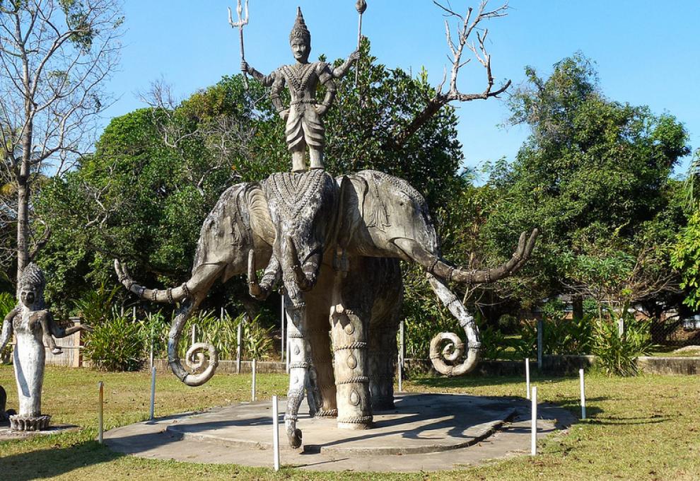 Trojhlavý slon v Xieng Khuan v Laosu - Cestovinky.cz