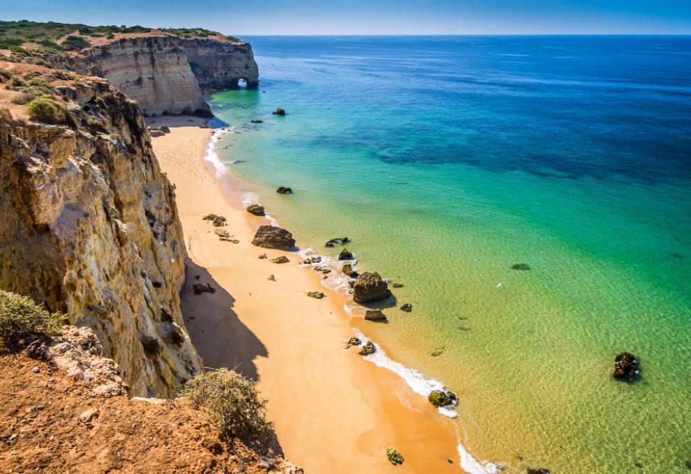 Pláže v oblasti Algarve na jihu Portugalska. - Cestovinky.cz