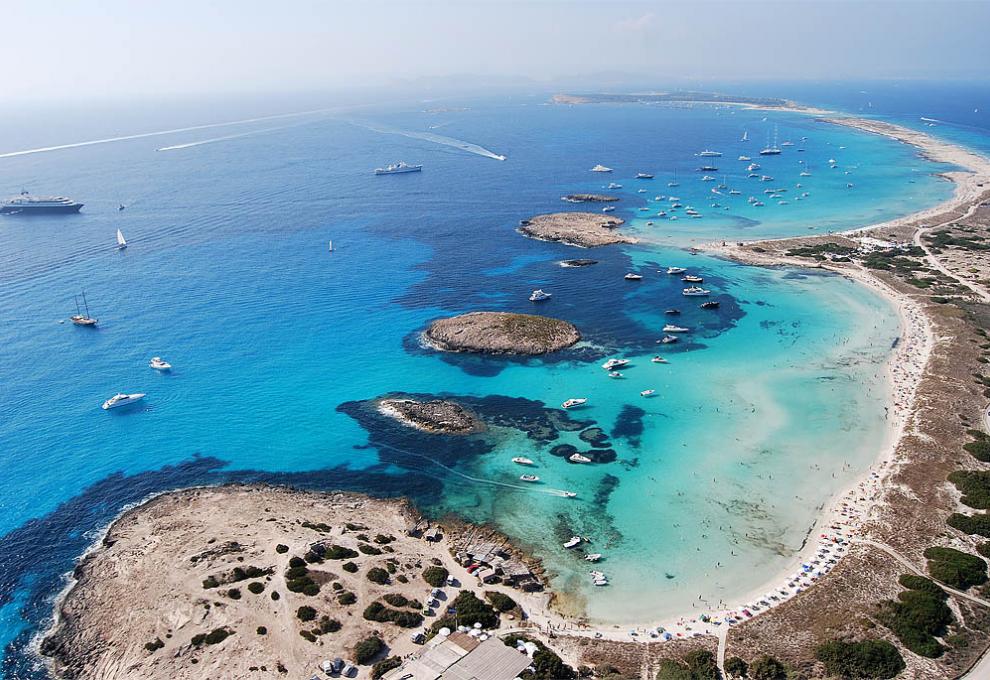 Playa de ses Illetes je nejoblíbenější evropskou pláží, Baleárské ostrovy. - Cestovinky.cz