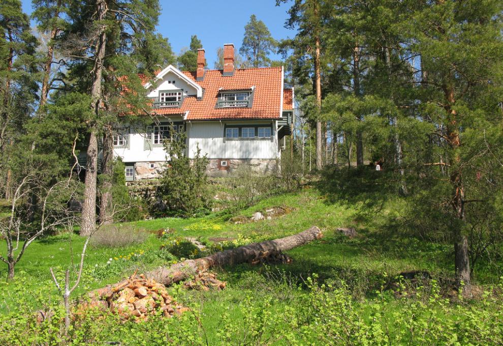 Dřevěný dům Ainola v létě, sídlo slavného finského skladatele Jeana Sibelia. - Cestovinky.cz