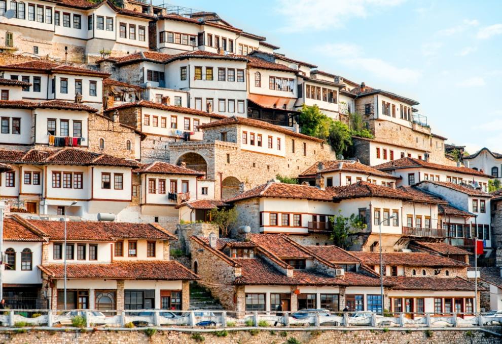 Čtvrť Mangalem ve městě Berat v jižní Albánii. - Cestovinky.cz