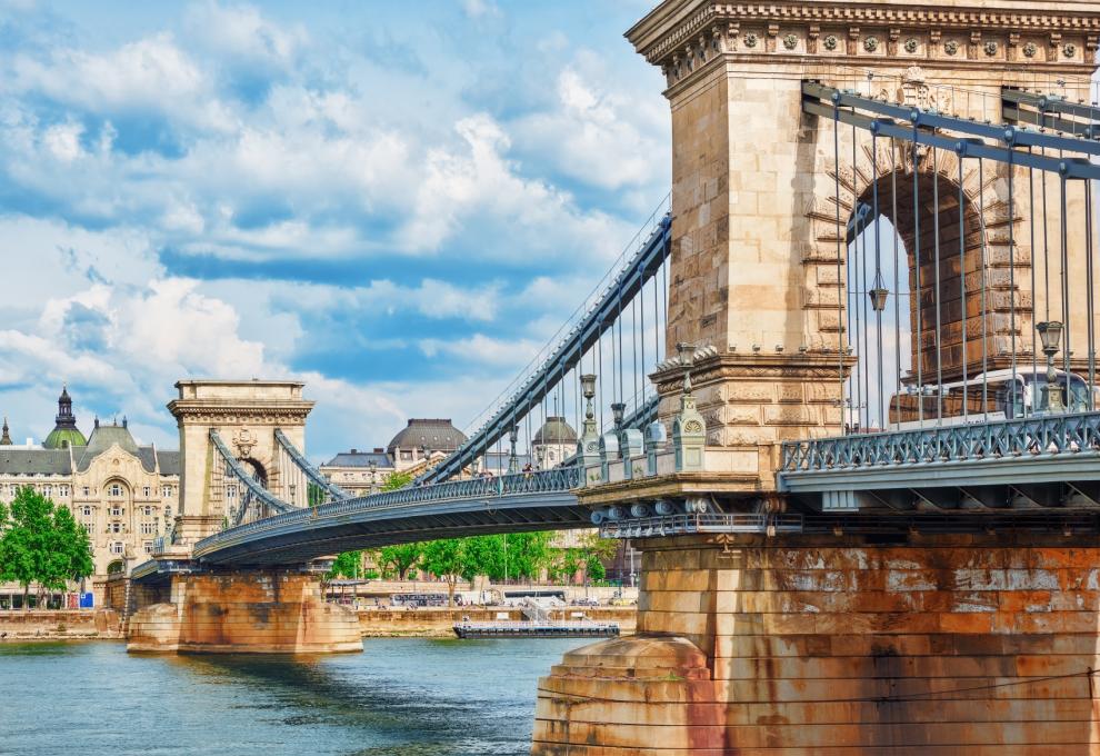 Řetězový most v maďarské Budapešti - Cestovinky.cz