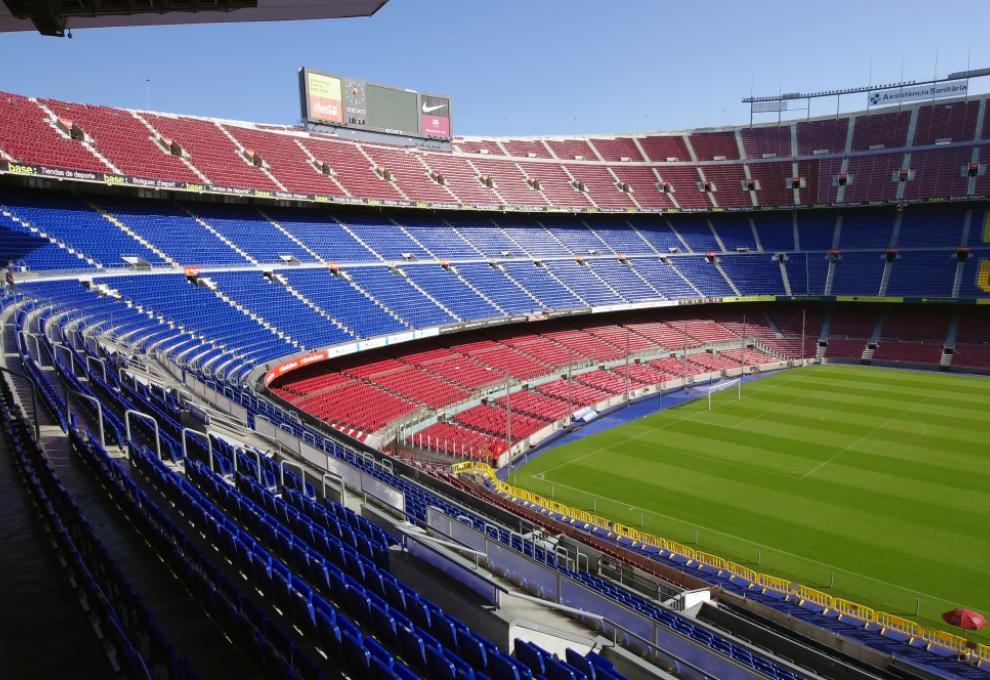 Prázdný fotbalový stadion Camp Nou v Barceloně. - Cestovinky.cz