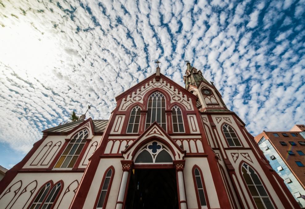 Kostel sv. Marka v Chile, postavený Gustavem Eiffelem. - Cestovinky.cz