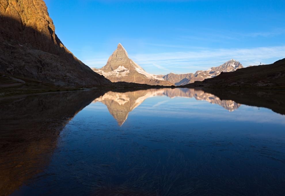 Jezero Riffelsee poblíž hory Matterhorn ve Švýcarsku - Cestovinky.cz