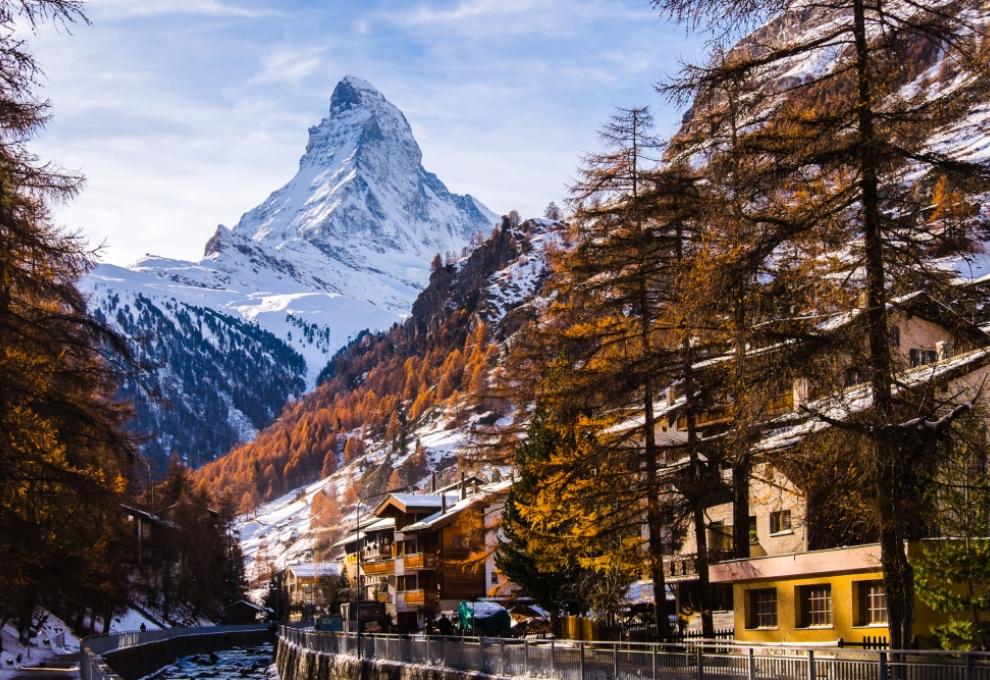 Pohled na Matterhorn ze švýcarského městečka Zermatt. - Cestovinky.cz