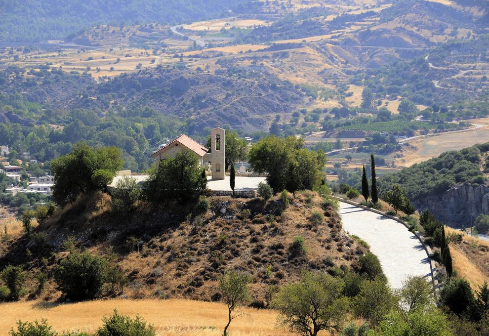 Kopce a vyhlídka v pohoří Troodos na Kypru - Cestovinky.cz