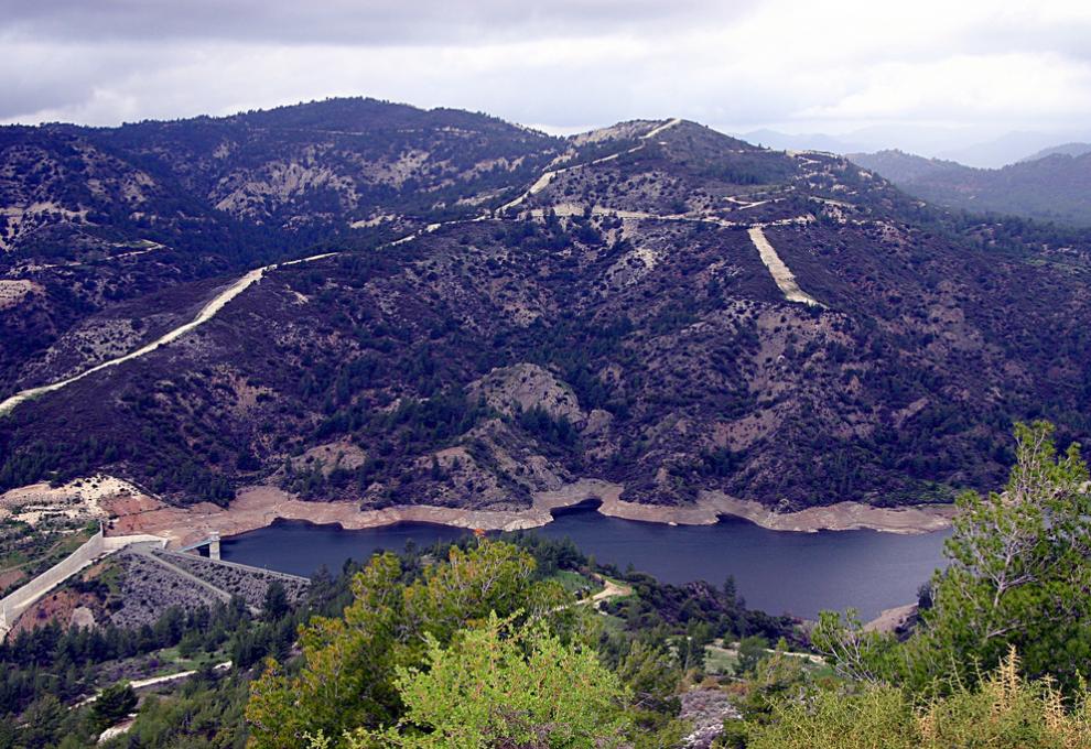 Pohoří Troodos a pohled do údolí - Cestovinky.cz