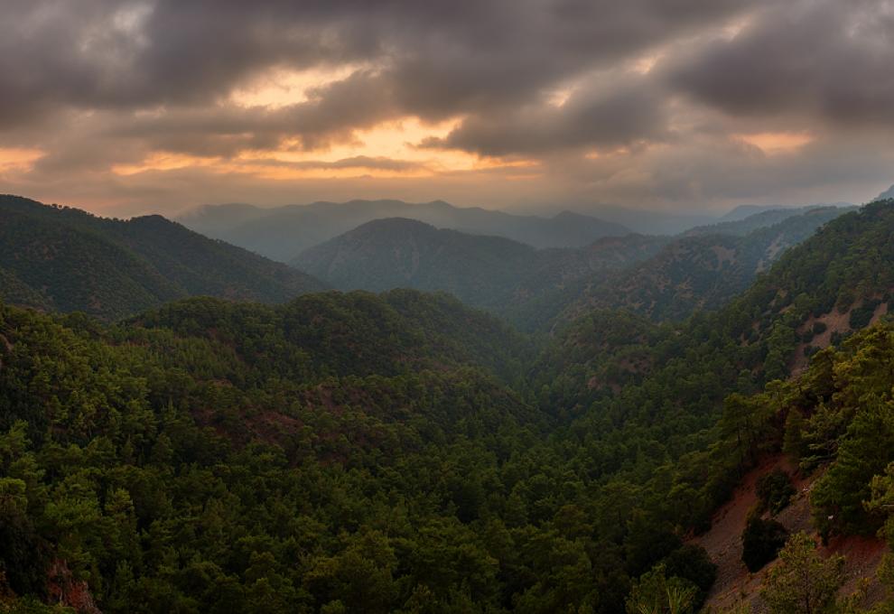 Troodos na Kypru a západ slunce - Cestovinky.cz