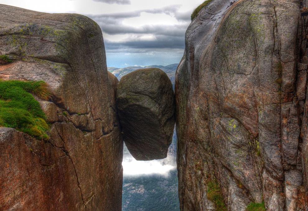 Kjerag. Z fotek na tomto kameni mrazí v zádech. Patří k tomu nejlepšímu z Norska - Cestovinky.cz