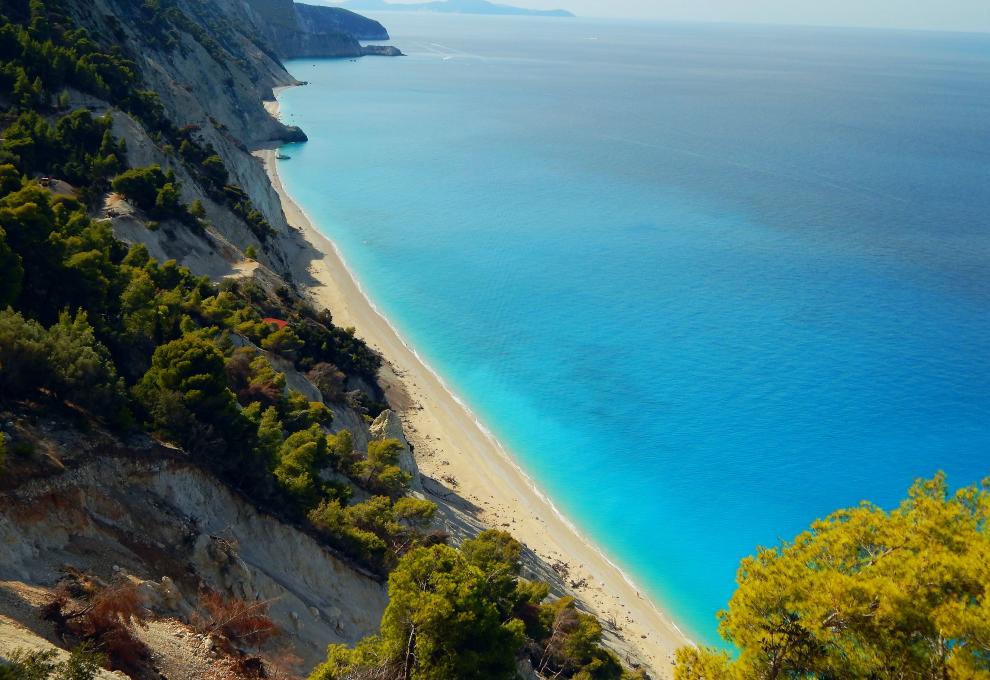 Pláž Egremni na ostrově Lefkada. - Cestovinky.cz