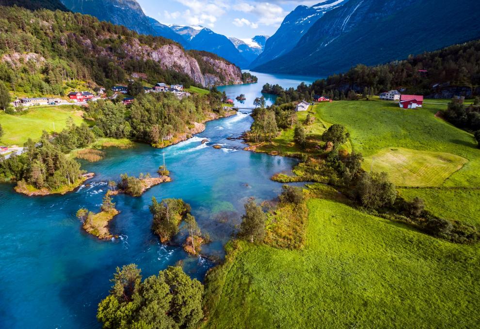 Lovatnet je považováno za nejkrásnější jezero v Norsku - Cestovinky.cz