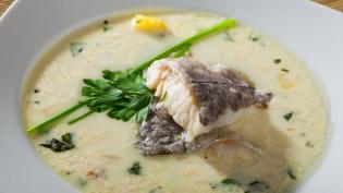 Krémová rybí polévka s treskou a bylinkami