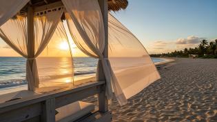 Plážový altán s lehátkem