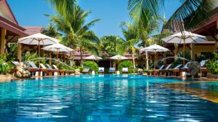 Luxusní bazén v resortu v Phuketu, Thajsko - Cestovinky.cz - Cestovinky.cz