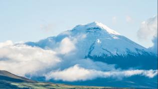 Nádherně zasněžený vulkán Cotopaxi v Ekvádoru - Cestovinky.cz