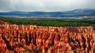 Rudé jehlany parku Bryce Canyon - Cestovinky.cz