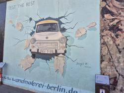 East Side Gallery trabant